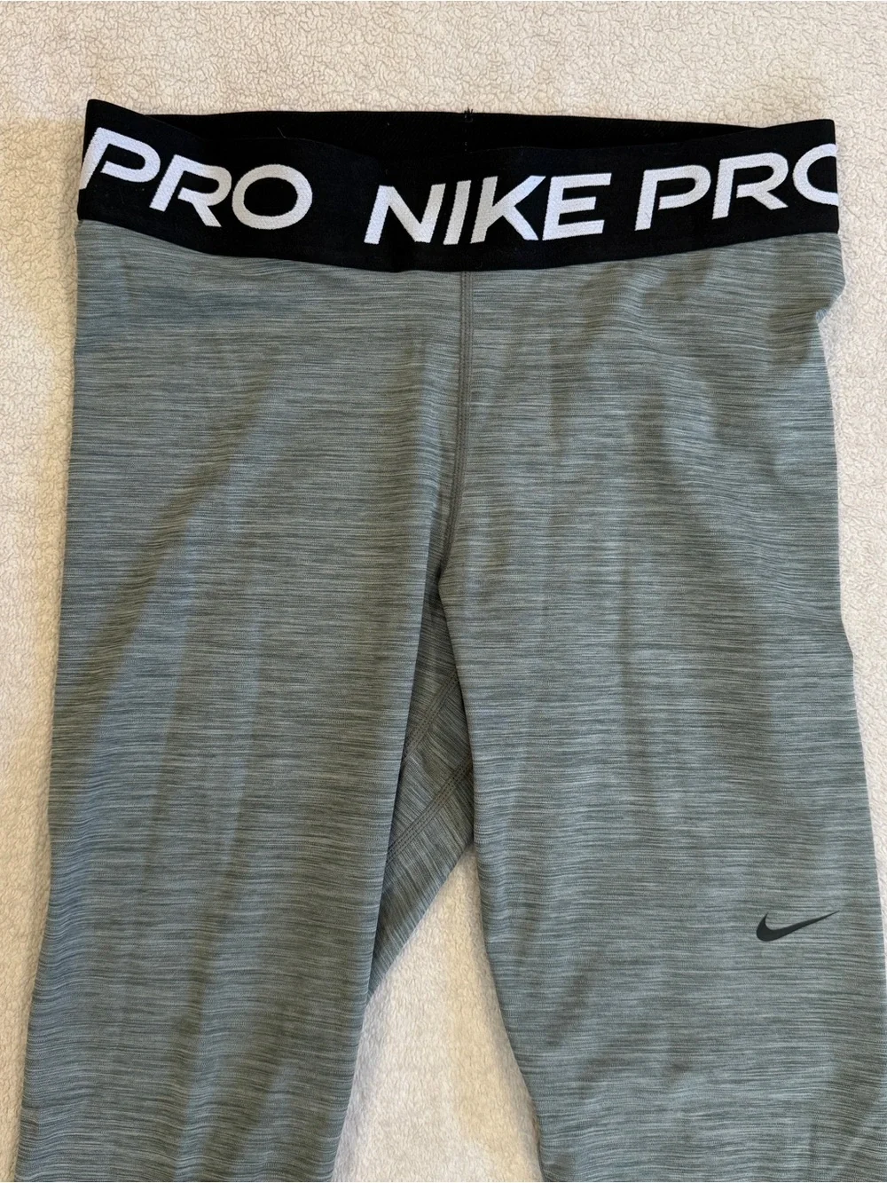 Nike PRO Womens Size Medium Midrise Crop Leggings Pant Mesh Panels Gray